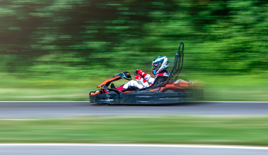 Pilote en action sur le circuit de karting de Vuiteboeuf